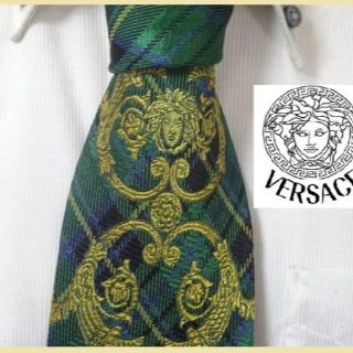 ジャンニヴェルサーチ(Gianni Versace)の美品★ジャンニヴェルサーチ【光沢チェック柄メデューサロゴ】ネクタイ★希少(ネクタイ)