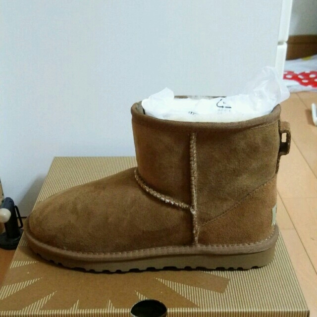 UGG(アグ)の土日限定 UGG ショートブーツ新品 レディースの靴/シューズ(ブーツ)の商品写真