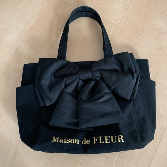 Maison de FLEUR(メゾンドフルール)のメゾンドフルール ビックリボントート レディースのバッグ(トートバッグ)の商品写真