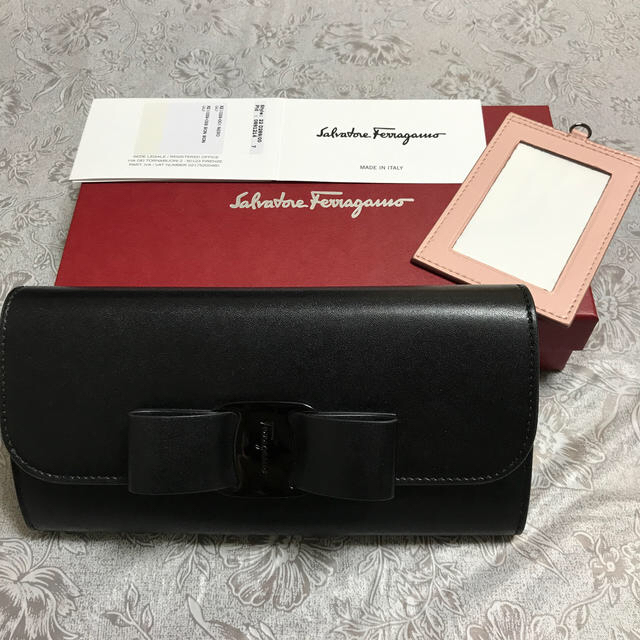 Salvatore Ferragamo(サルヴァトーレフェラガモ)のSALVATORE FERRAGAMO サルバトーレフェラガモ　長財布 レディースのファッション小物(財布)の商品写真