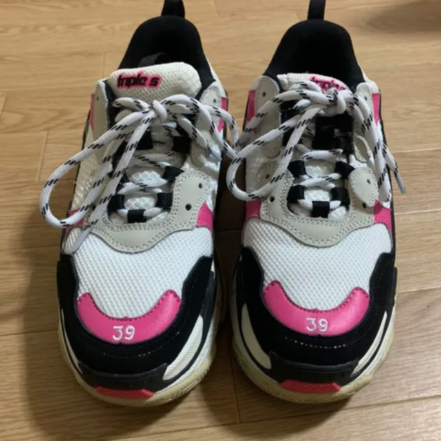 Balenciaga(バレンシアガ)のBALENCIAGA triple s ピンク 39 値下げ可 レディースの靴/シューズ(スニーカー)の商品写真