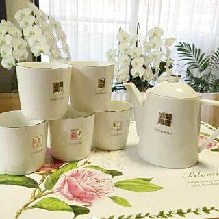 イヴサンローランボーテ(Yves Saint Laurent Beaute)のみしぇ様専用♥️イヴ・サンローラン茶器6点セット★新品★(食器)