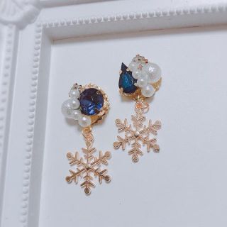 ネイビービジュー×雪の結晶★ピアス/イヤリング(イヤリング)