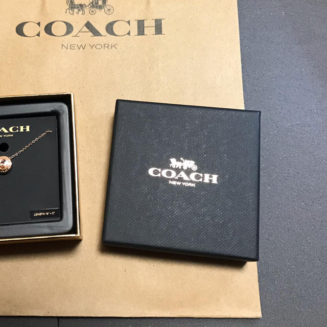 COACH(コーチ)のCOACH コーチ ネックレス  ペンダント ローズゴールド レディースのアクセサリー(ネックレス)の商品写真