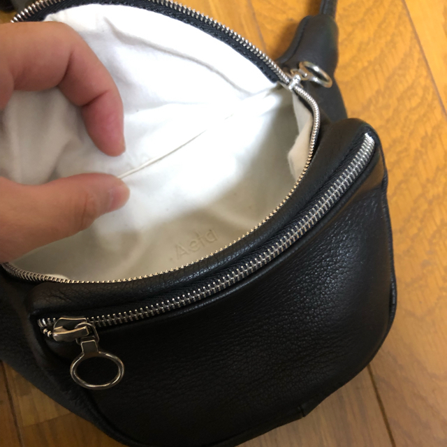 COMOLI(コモリ)のaeta レザーウエストバック  メンズのバッグ(ウエストポーチ)の商品写真