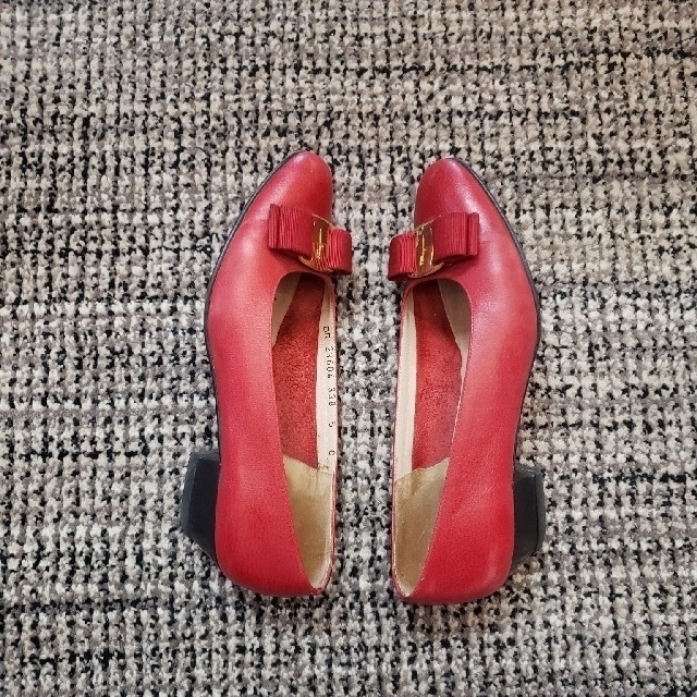Salvatore Ferragamo(サルヴァトーレフェラガモ)のフェラガモ　パンプス レディースの靴/シューズ(ハイヒール/パンプス)の商品写真