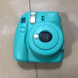フジフイルム(富士フイルム)の【送料込】チェキ　本体のみ　FUJIFILM instax mini 8+ (フィルムカメラ)