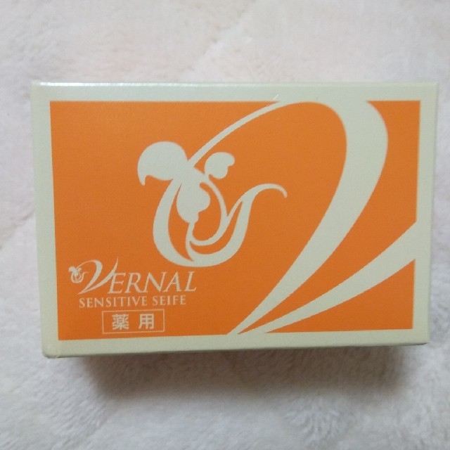VERNAL(ヴァーナル)の薬用石鹸（センシティブザイフ)ﾊﾞｰﾅﾙ コスメ/美容のスキンケア/基礎化粧品(洗顔料)の商品写真
