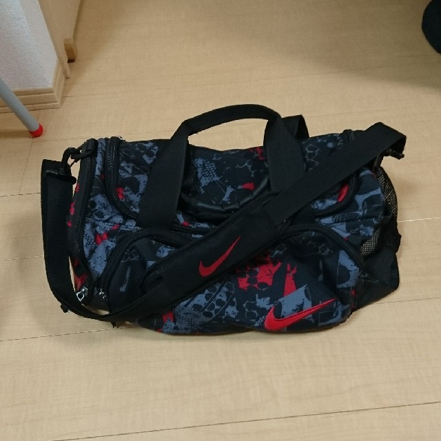 NIKE(ナイキ)のNIKE ボストンバック メンズのバッグ(ボストンバッグ)の商品写真