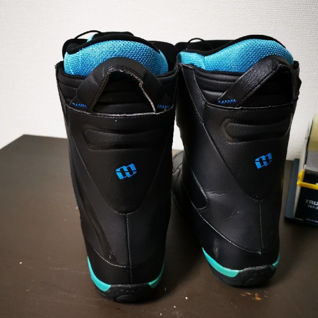 Morrow(モロー)の専用商品　ＭＯＲＲOW スノボ用ブーツ　25センチ　ブラック&ブルー スポーツ/アウトドアのスノーボード(ブーツ)の商品写真