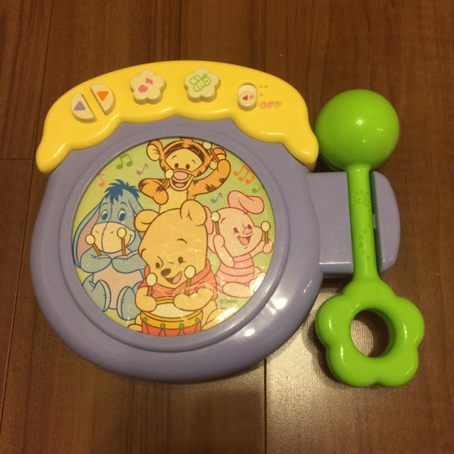 Disney(ディズニー)のプーさん リズム太鼓 キッズ/ベビー/マタニティのおもちゃ(楽器のおもちゃ)の商品写真