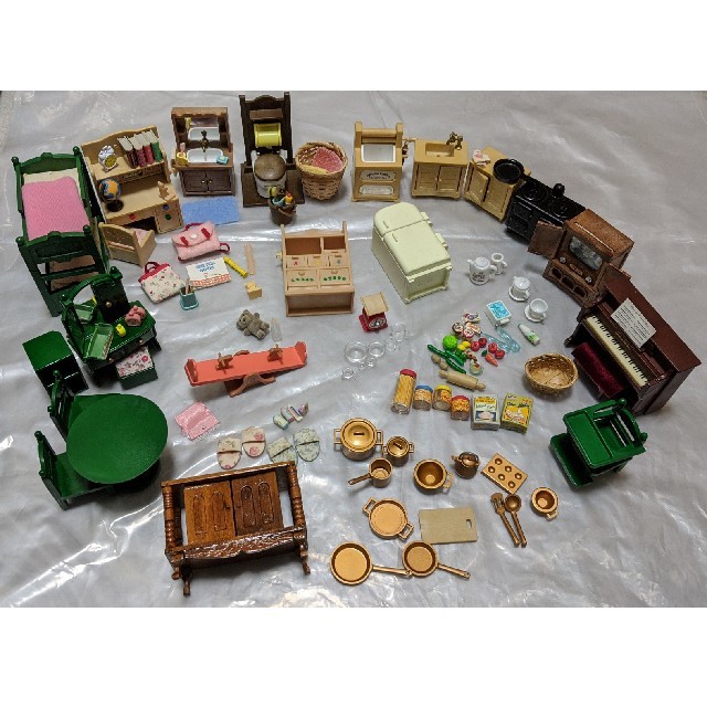 EPOCH(エポック)のシルバニアファミリーまとめ売り　人形、小物 キッズ/ベビー/マタニティのおもちゃ(ぬいぐるみ/人形)の商品写真