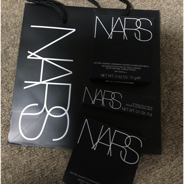 NARS(ナーズ)のNARS 空箱　ショップ袋 レディースのバッグ(ショップ袋)の商品写真