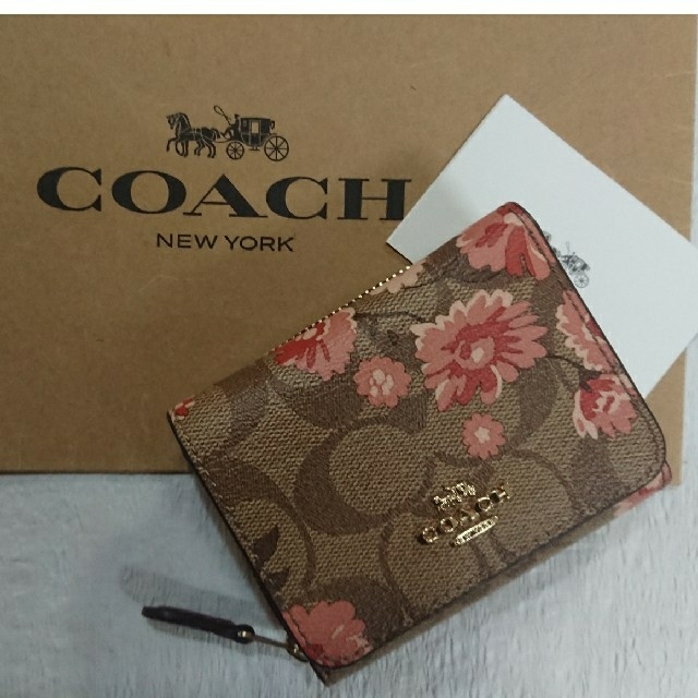 Coach 19 秋冬新作 コーチ二つ折り財布 カーキ 花柄の通販 By たらちゃん S Shop コーチならラクマ