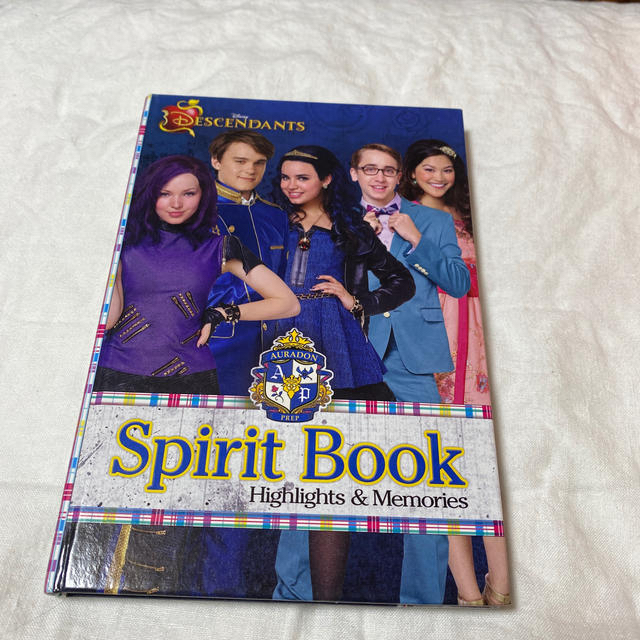 Disney(ディズニー)のDisney Descendants: Auradon Prep Spirit  エンタメ/ホビーの本(洋書)の商品写真