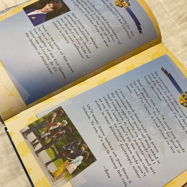 Disney(ディズニー)のDisney Descendants: Auradon Prep Spirit  エンタメ/ホビーの本(洋書)の商品写真