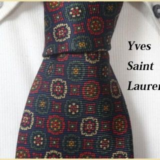 サンローラン(Saint Laurent)の美品★イヴ サン ローラン【小紋柄】高級ハンドメイドネクタイ★冬に◎(ネクタイ)