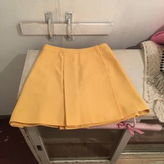 ミュウミュウ(miumiu)の最終価格🍯miumiu lemon yellow skirt.(ひざ丈スカート)