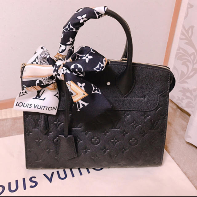 LOUIS VUITTON - LOUIS VUITTON バッグ スカーフ付き♡♡の通販 by 𝓐 ’𝓢𝓗𝓞𝓟｜ルイヴィトンならラクマ