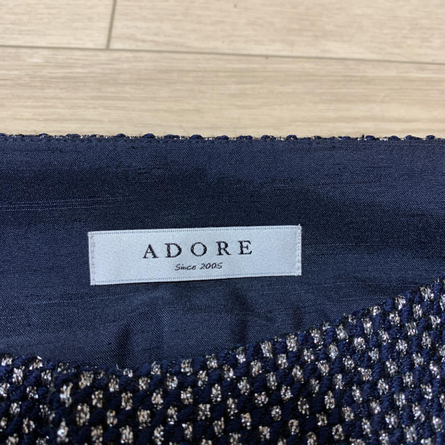 ADORE(アドーア)の今日だけ価格　アドーア　キラキラスカート　美品 レディースのスカート(ひざ丈スカート)の商品写真