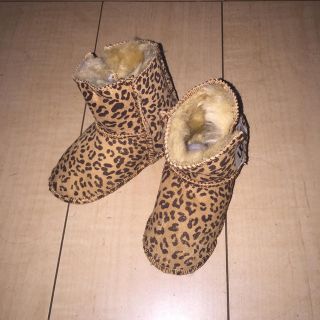 アグ(UGG)の難あり☆UGG新生児用のムートンブーツ(ブーツ)