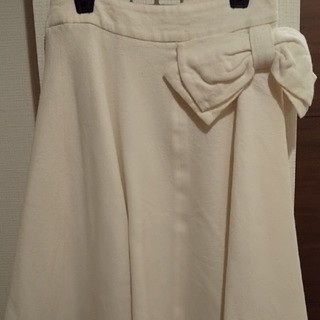 ボンメルスリー(Bon mercerie)のBon mercerie 白いスカート(ひざ丈スカート)