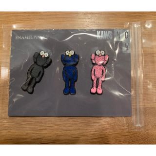 ゆうます様専用　送料込み　KAWS BFF PINS ピンバッジ　カウズ　NGV(その他)