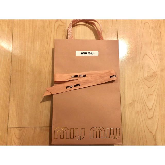 miumiu(ミュウミュウ)のmiumiu 紙袋 ショッピング袋 レディースのバッグ(ショップ袋)の商品写真