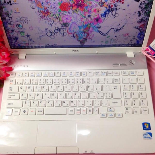 NEC(エヌイーシー)のめっちゃ可愛いお姫様ホワイト❤️ブルーレイ/オフィス/無線❤️Win10❤️美品 スマホ/家電/カメラのPC/タブレット(ノートPC)の商品写真