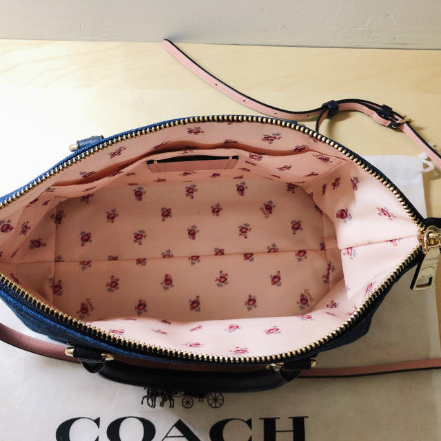 COACH(コーチ)の【美品】コーチUSAアウトレット2019年春夏デニムバッグ レディースのバッグ(ショルダーバッグ)の商品写真