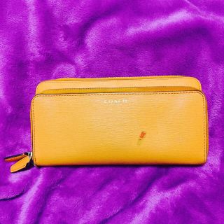 COACH(折り財布 ・ オレンジ/橙色系)のフリマアイテム一覧 COACH(折り財布 ・ オレンジ/橙色系)のフリマアイテム一覧