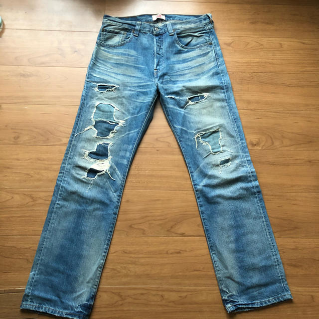 Levi’s 501 ダメージジーンズ