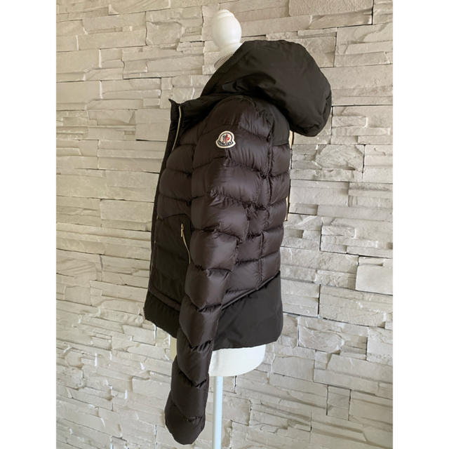 MONCLER(モンクレール)の☆試着のみ☆ モンクレール　MERVEILLE 14A   レディースのジャケット/アウター(ダウンジャケット)の商品写真