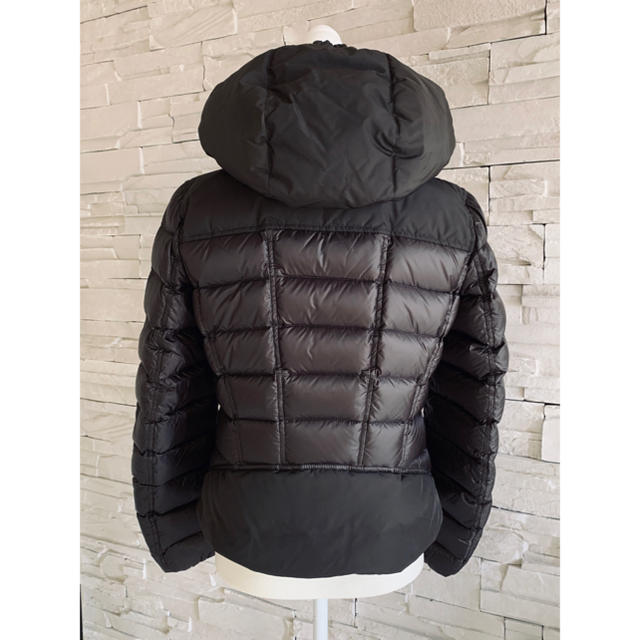 MONCLER(モンクレール)の☆試着のみ☆ モンクレール　MERVEILLE 14A   レディースのジャケット/アウター(ダウンジャケット)の商品写真