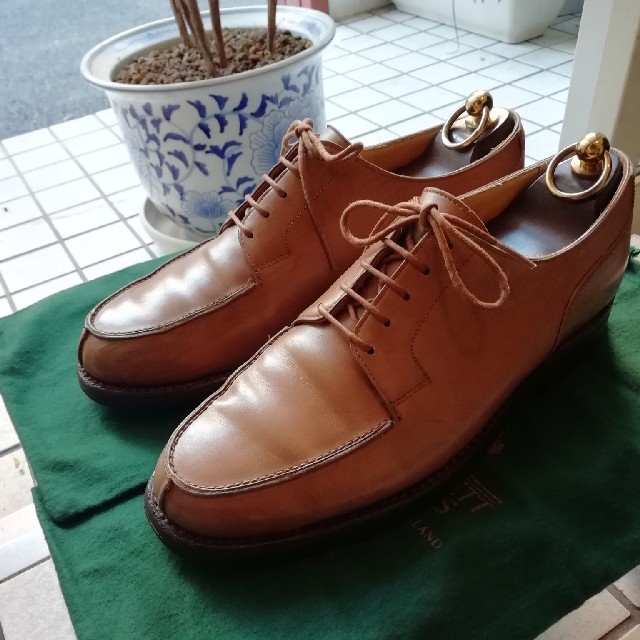 Crockett&Jones(クロケットアンドジョーンズ)の美品 保存袋付 クロケット&ジョーンズ モールトン 6E ライトブラウン メンズの靴/シューズ(ドレス/ビジネス)の商品写真