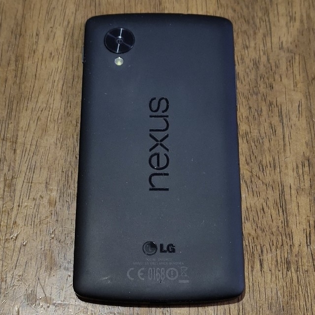 Nexus5 16GB EM　ブラック スマホ/家電/カメラのスマートフォン/携帯電話(スマートフォン本体)の商品写真