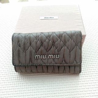 ミュウミュウ(miumiu)のミュウミュウ　miumiu　キーケース(キーケース)