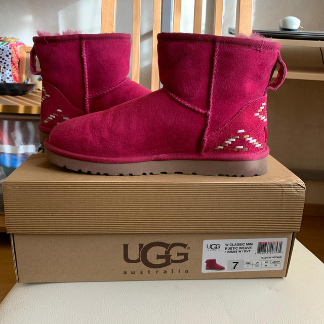 UGGショートブーツ