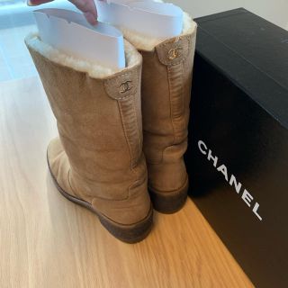 シャネル(CHANEL)のシャネル　ムートンブーツ　キャメル(ブーツ)