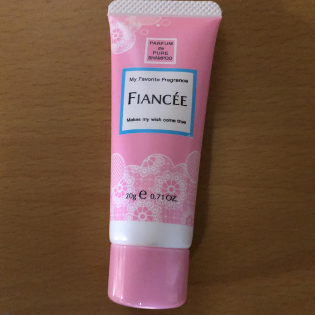 FIANCEE(フィアンセ)のフィアンセ　ハンドクリーム　ピュアシャンプーの香り20g コスメ/美容のボディケア(ハンドクリーム)の商品写真