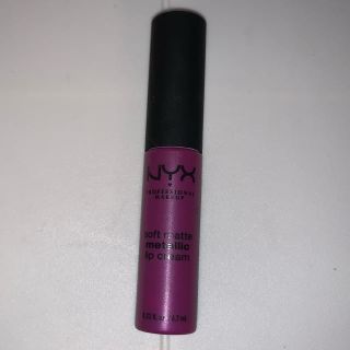 エヌワイエックス(NYX)のNYX リップ　マット　紫　レッド(口紅)