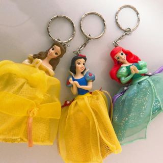 ディズニー(Disney)のmelody様専用　白雪姫　アリエル　キーホルダー(キャラクターグッズ)