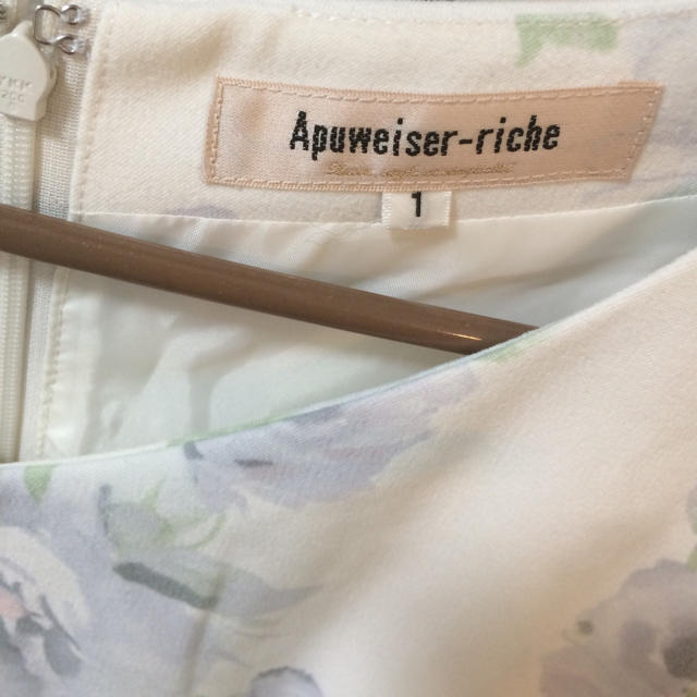 Apuweiser-riche(アプワイザーリッシェ)のアプ ぼかしフラワーワンピ レディースのワンピース(ひざ丈ワンピース)の商品写真