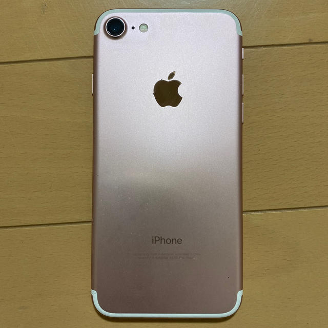 iPhone(アイフォーン)のiPhone 7 32gb auモデル スマホ/家電/カメラのスマートフォン/携帯電話(スマートフォン本体)の商品写真