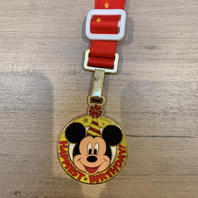 Disney ディズニー 誕生日メダル ミッキーの通販 By Miku S Shop