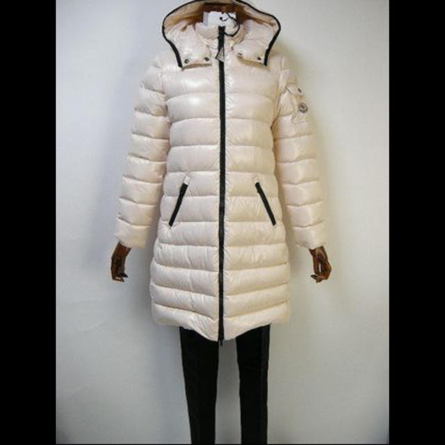 MONCLER - 定価159000円 ハワイで購入したMONCLER 白 ダウンコートの通販 by てん's shop｜モンクレールならラクマ