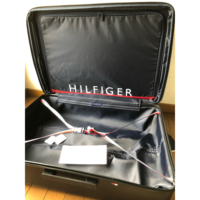 TOMMY HILFIGER(トミーヒルフィガー)のTommy Hilfiger最新作フラッグロゴパネル大型スーツケース メンズのバッグ(トラベルバッグ/スーツケース)の商品写真