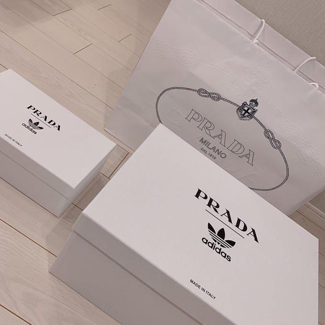 PRADA(プラダ)の世界限定 700セット プラダ × アディダス レディースの靴/シューズ(スニーカー)の商品写真