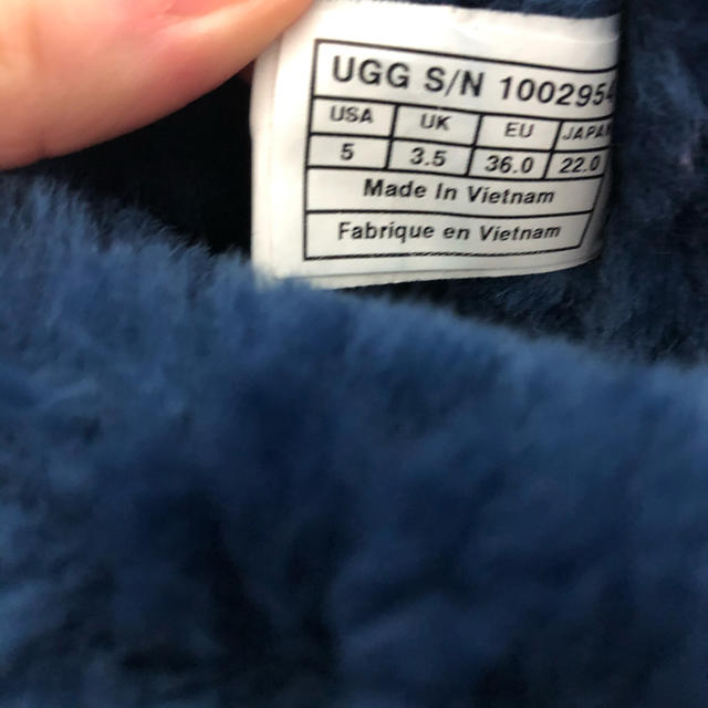 UGG(アグ)の❗️最終価格❗️UGG ムートンブーツファーブルーネイビー　リボンブーツ　靴　冬 レディースの靴/シューズ(ブーツ)の商品写真