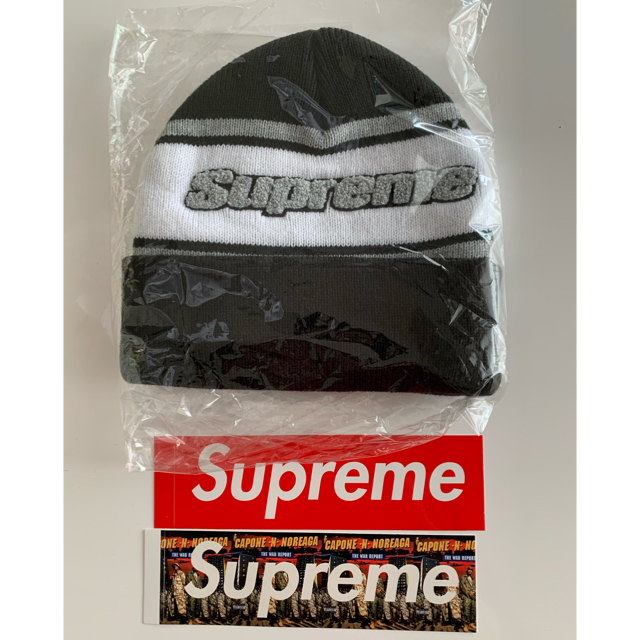 Supreme(シュプリーム)のsupreme 19aw ビーニー　新品未使用　ステッカー2枚付き メンズの帽子(ニット帽/ビーニー)の商品写真